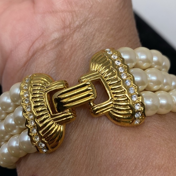 Joan Rivers Collection Triple Strand Faux Pearl Bee Bracelet Rhinestone - Picture 3 of 16